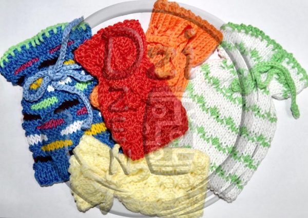 разноцветные вязаные мешочки ручной работы