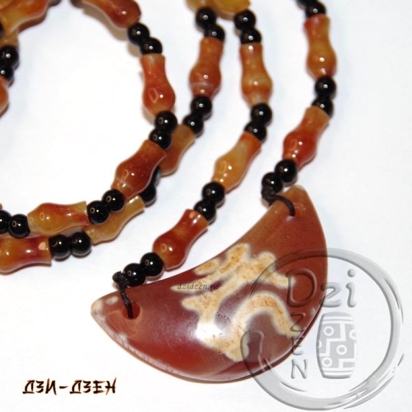 Дзи-амулет в ожерелье "Небесная Удача "