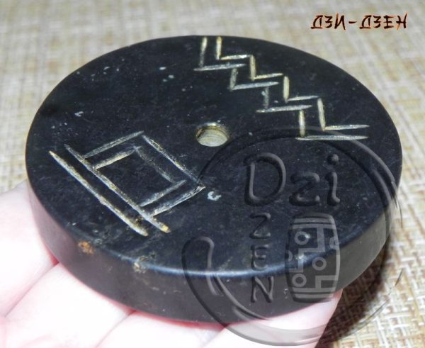 Обрядовый метеоритный Хуншань-диск с петроглифами
