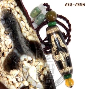Бусина дзи Бодхи (Счастливый шанс) в плетено-бисерном ожерелье
